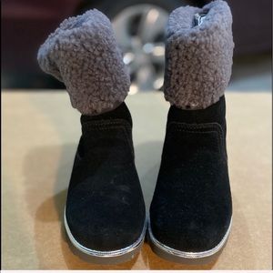 Women’s Fashion UGG black boots Size 6